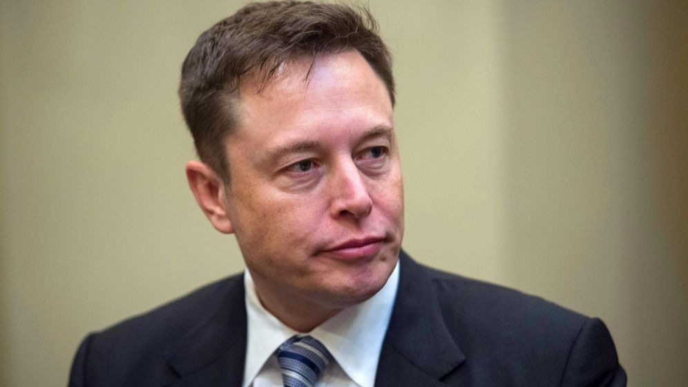 Elon Musk își întreabă următorii de pe Twitter: Să vând sau nu 10% din acțiunile mele la Tesla?