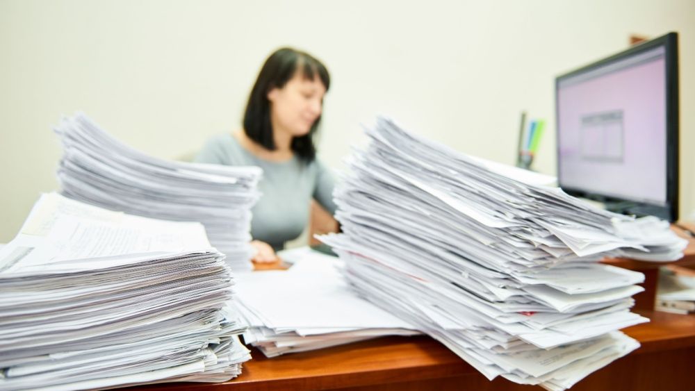 Culmea ironiei: Angajații de la stat fac cursuri cu bani de la privați. Guvernul nu a alocat niciun leu pentru formarea lor, în 2025