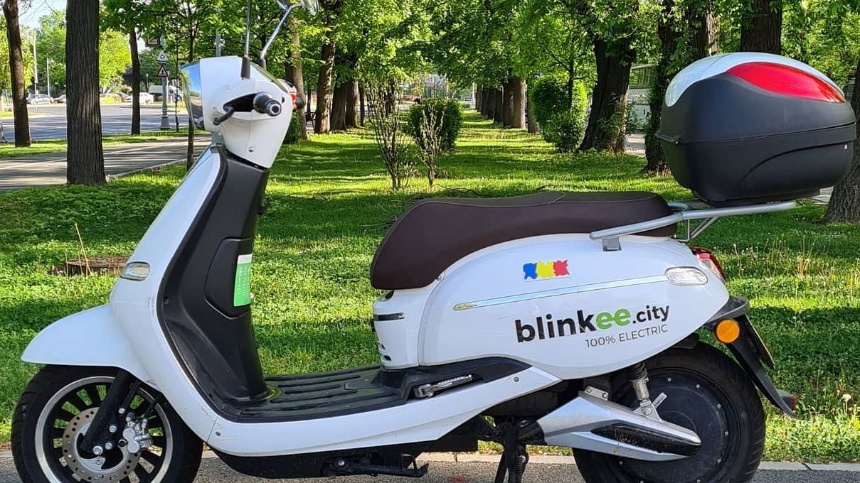 Idei de afaceri la cheie | Franciza Blinkee: Care sunt pașii pentru a-ți deschide o firmă de închiriat scutere electrice