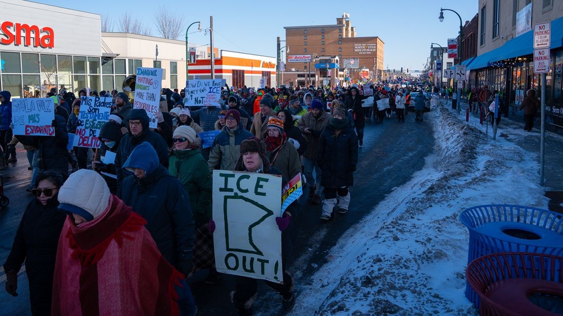 Proteste în SUA după ce o femeie a fost împușcată în cap de autoritățile ICE. Trump i-a luat apărarea agentului