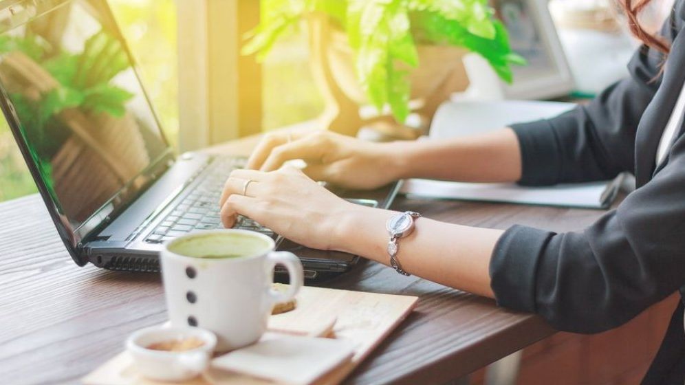 Joburi online sau cum sa faci bani de acasa: ce trebuie sa stii inainte de a-ti cauta un extrajob