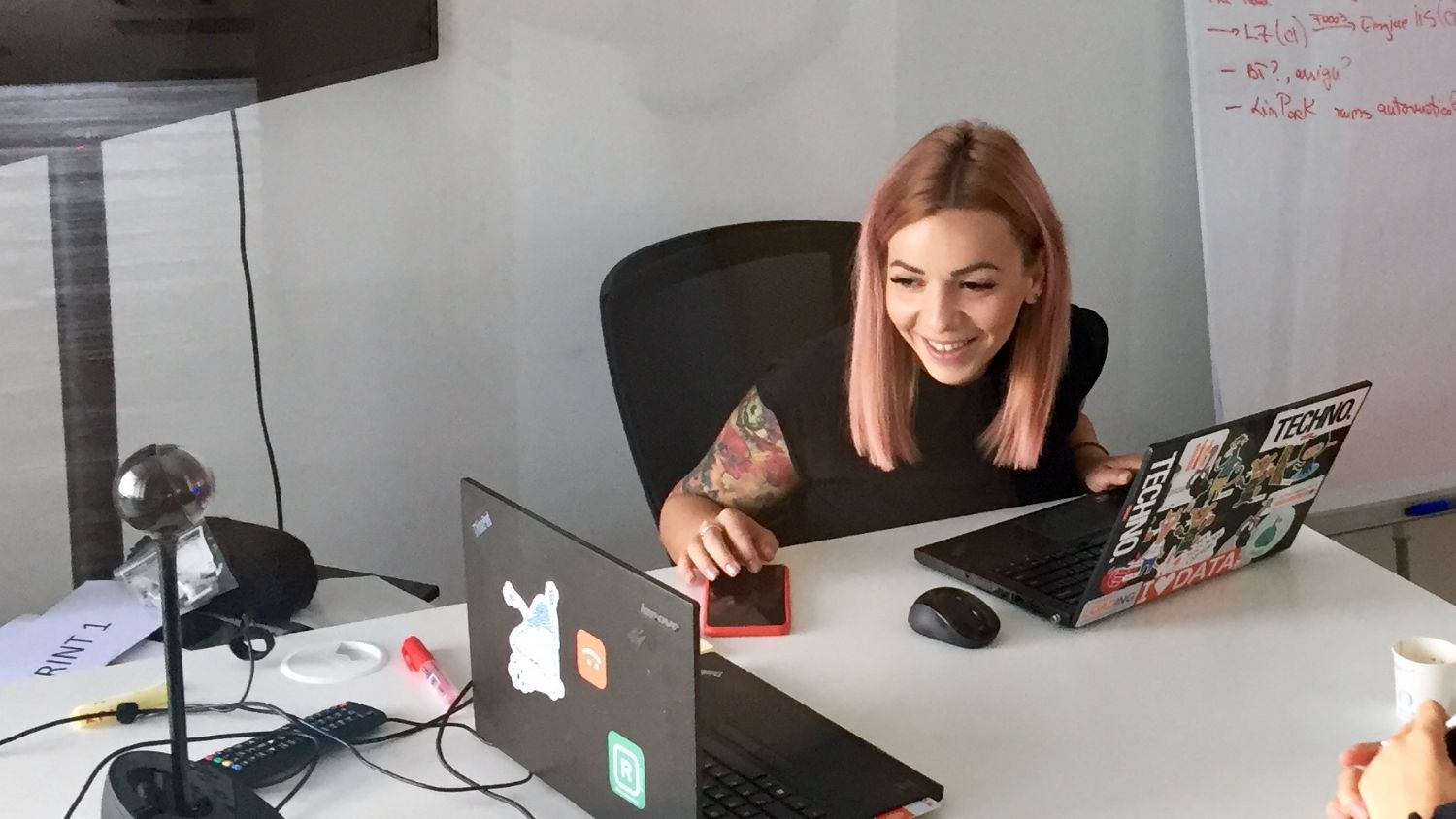 Femei in coding: despre algoritmi, creativitate si o industrie care te accepta asa cum esti