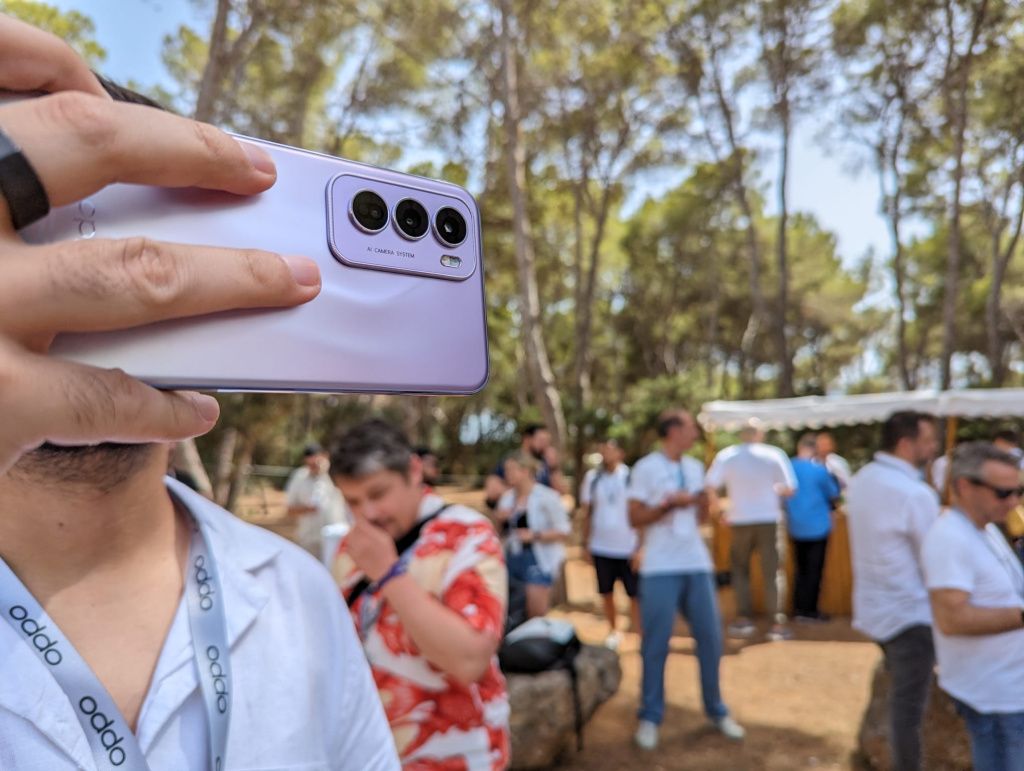 OPPO lansează Reno 12: prima sa serie de telefoane AI pe care le aduce în Europa - Imagine 2