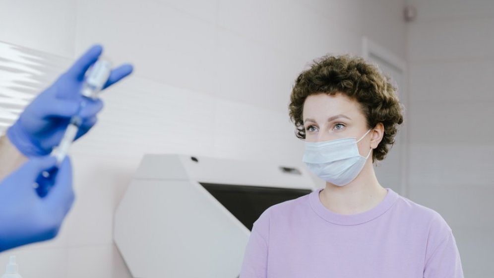 Românii se înghesuie la vaccinare: peste 70.000 de persoane imunizate în ultimele 24 de ore