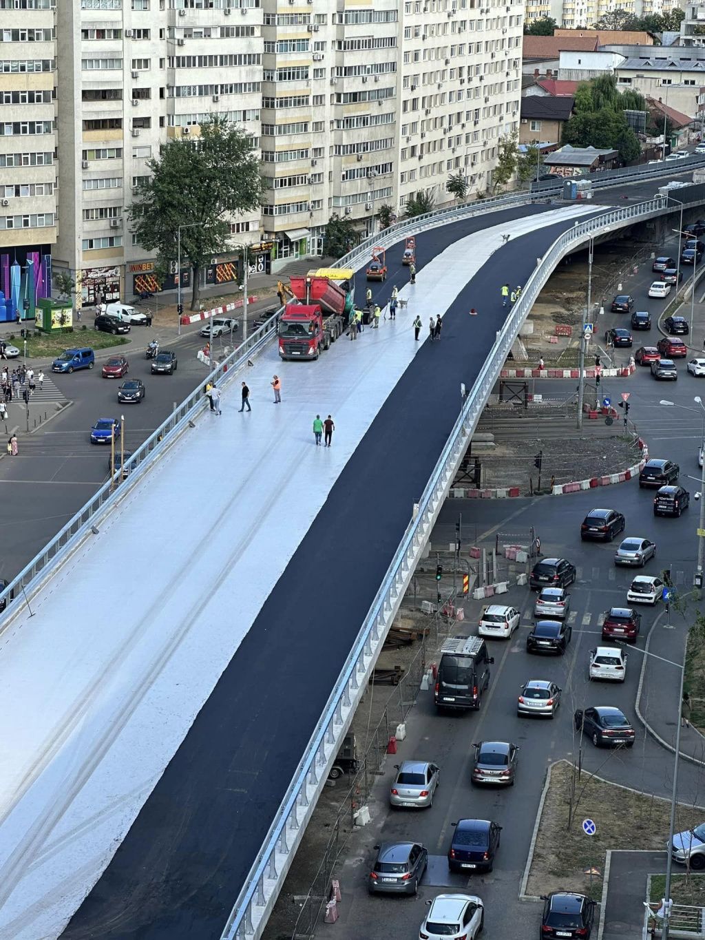 A început asfaltarea Pasajului Doamna Ghica. Când se va putea circula pe el - Imagine 6