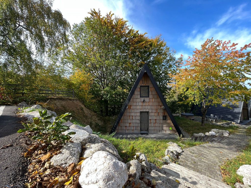 GALERIE FOTO: 5 cabane A-Frame din România unde te poți caza. Sunt la mare căutare printre cei ca - Imagine 23
