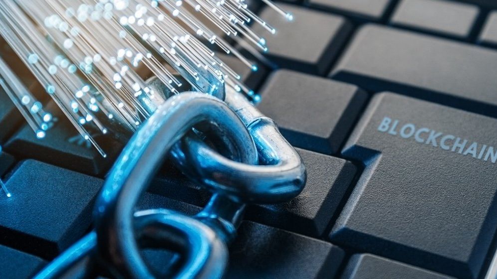 Premieră: Mai mulți elevi români de nota 10 și-au primit diplomele prin blockchain