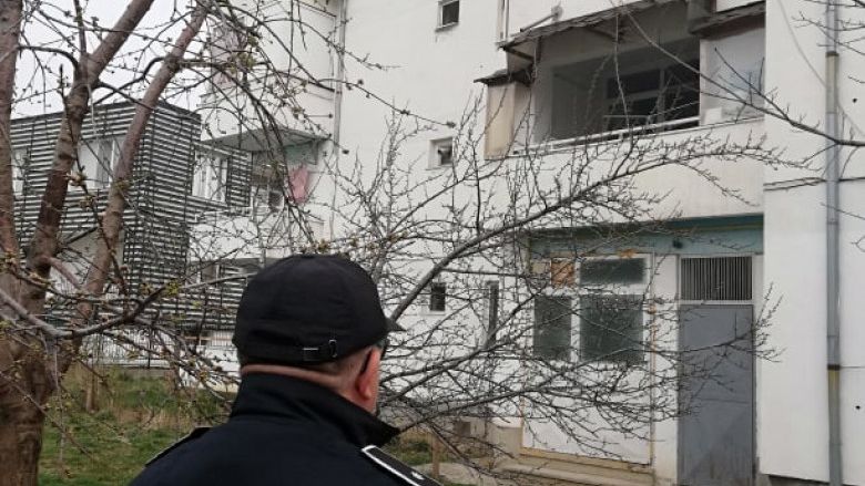 Un balcon al unui bloc din Vaslui s-a prăbușit