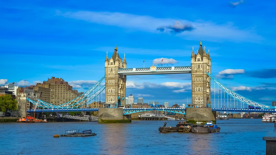 Sondaj TransferGo: peste jumatate dintre britanici vor ca imigrantii sa se intoarca "acasa", cu exceptia cazului cand le fac curatenie in casa