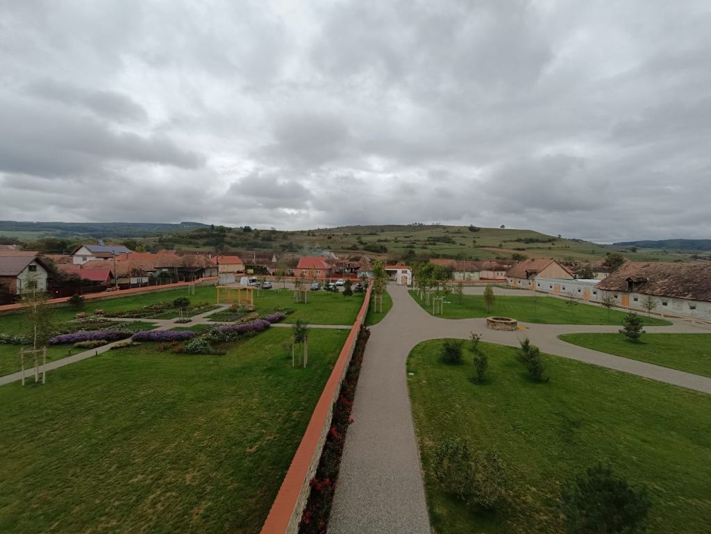 GALERIE FOTO: Magia unui castel ascuns din inima Transilvaniei. Castelul Ugron a fost uitat de lume - Imagine 11