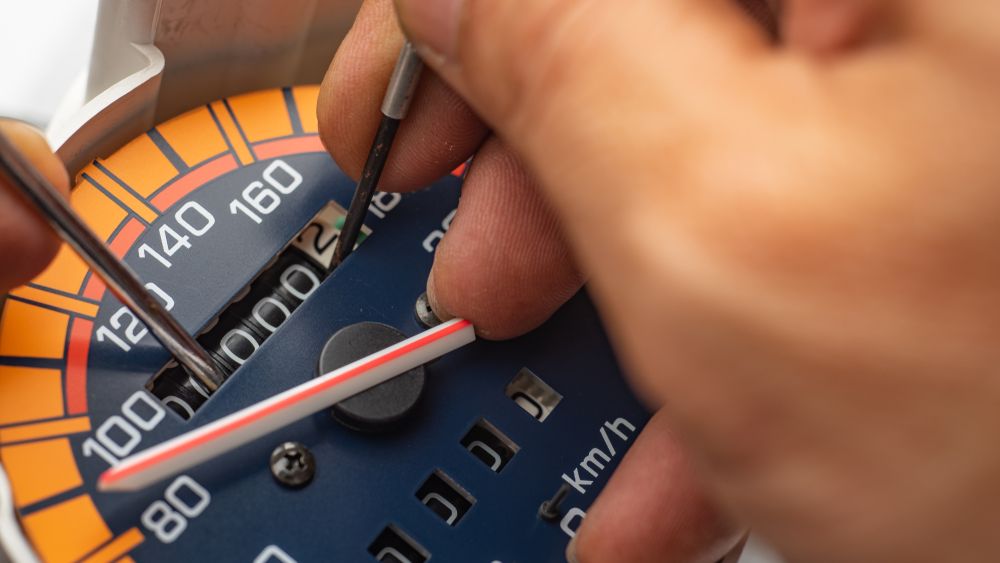 TOP mașini cu kilometri dați înapoi. Care este riscul