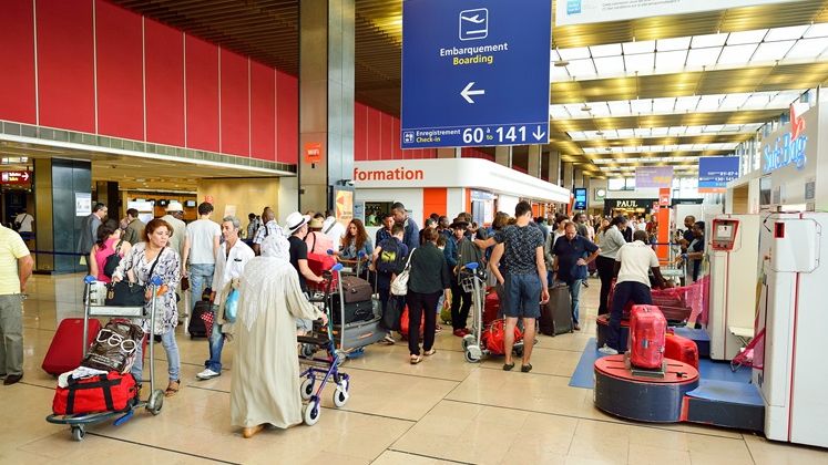 Aeroportul Charles de Gaulle din Paris, evacuat in urma gasirii unui "pachet suspect"