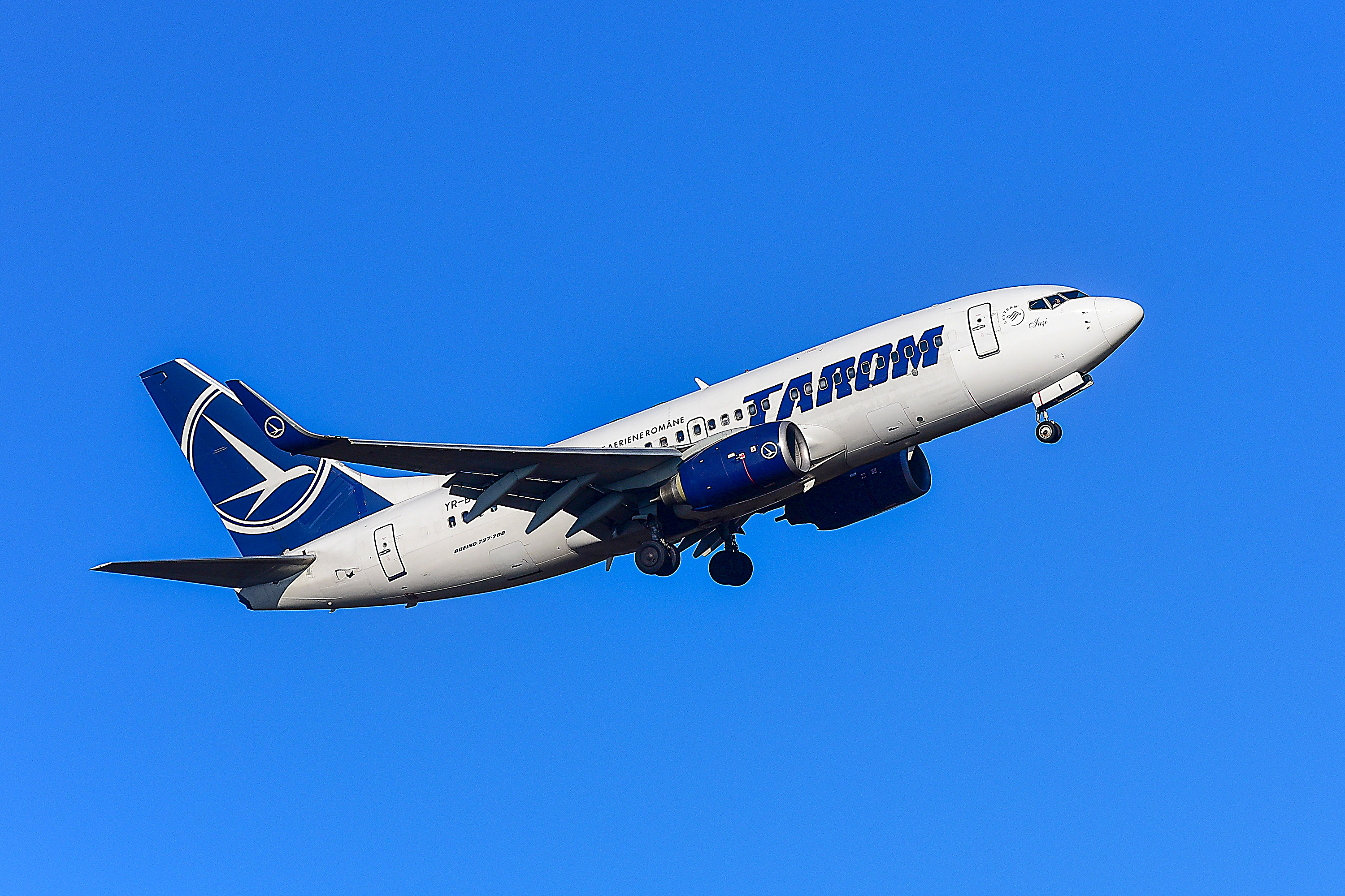 Guvernul pregătește un nou plan pentru salvarea TAROM. Miruță: Compania riscă să returneze ajutorul de stat