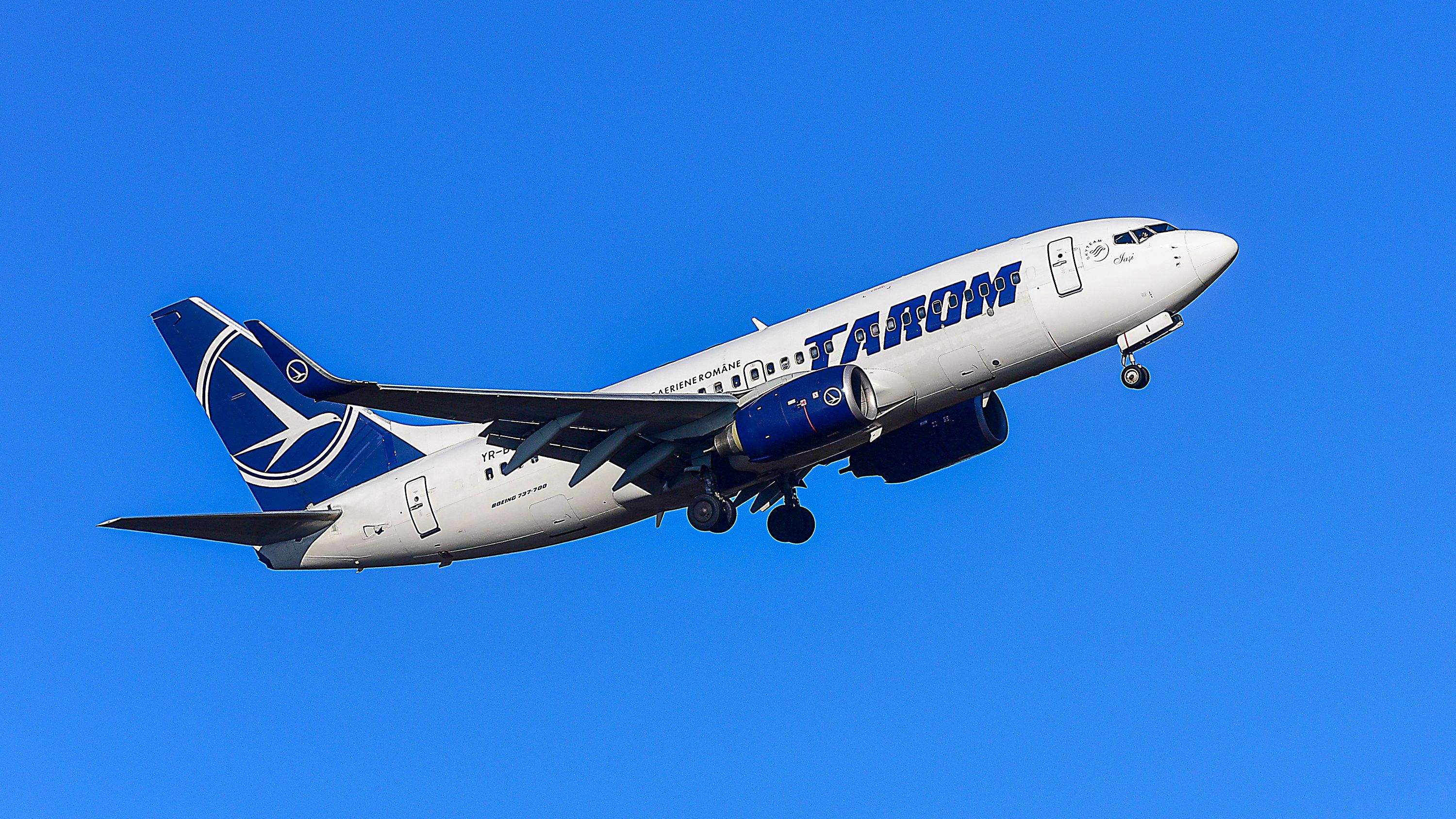 Guvernul pregătește un nou plan pentru salvarea TAROM. Miruță: Compania riscă să returneze ajutorul de stat