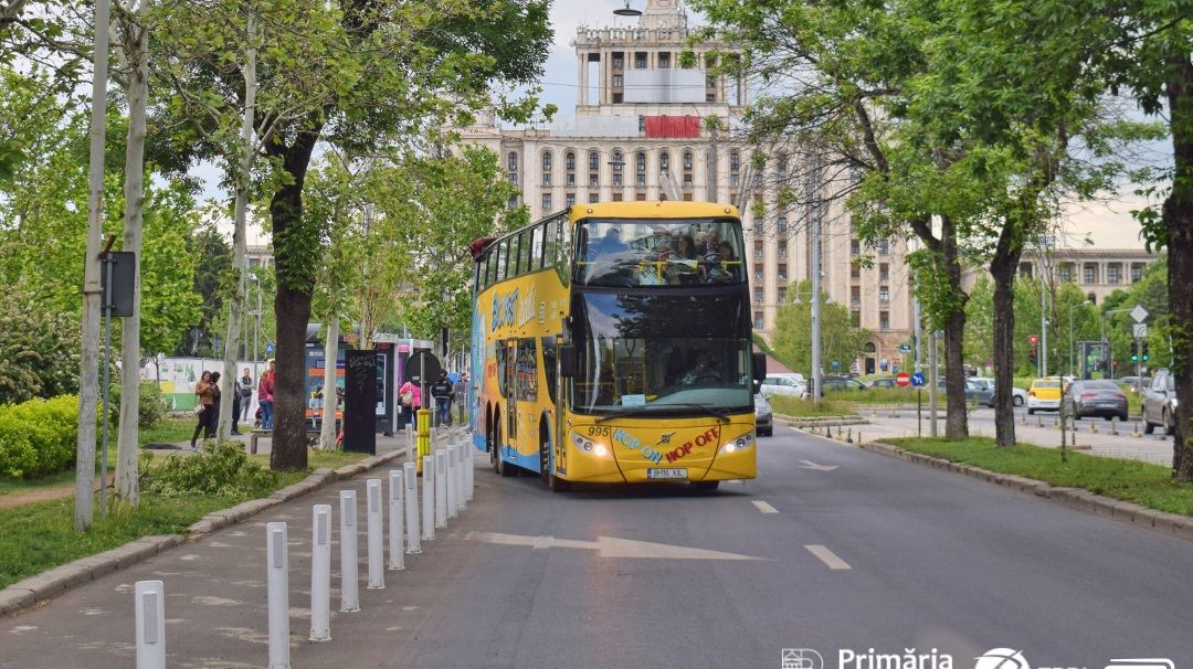 Tururile cu autobuze supraetajate revin în București: traseu, program și tarife
