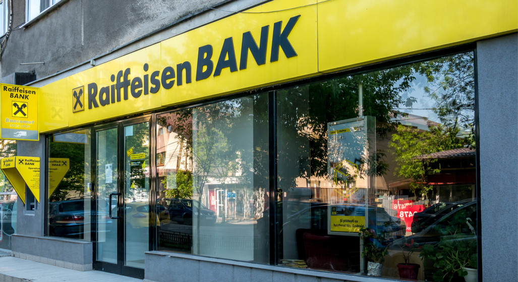 Raiffeisen lansează funcția de top-up în Smart Mobile: Din ce bănci poți transfera bani direct în cont