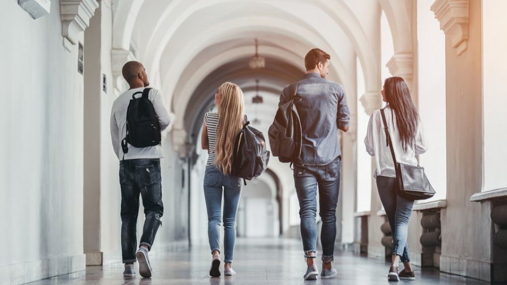 ANOSR: Peste 35% dintre facultățile din țară încep cursurile integral fizic. Câte vor avea cursuri doar online