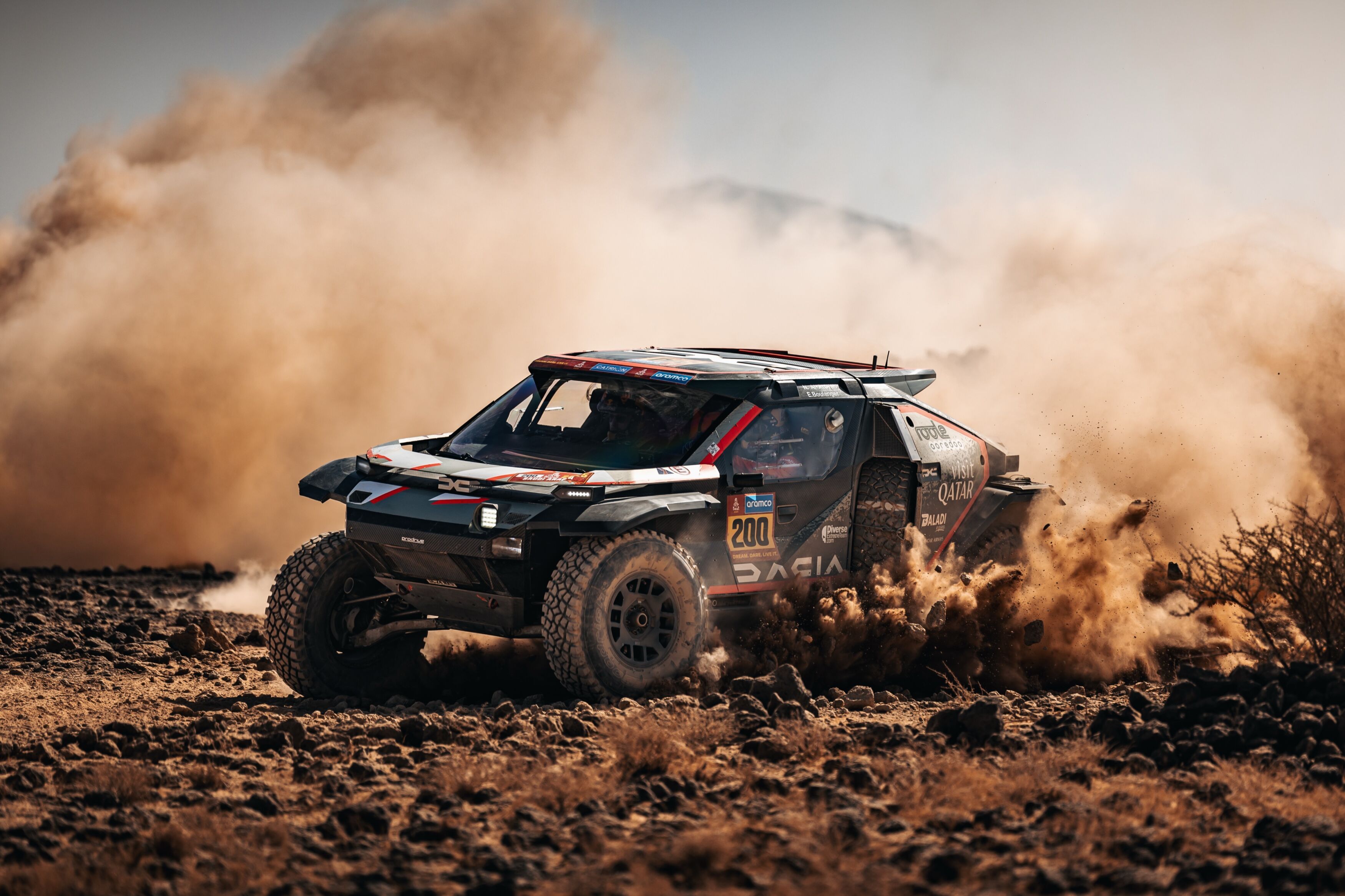 Dacia a făcut retrospectiva primului sezon în raliuri. Al-Attiyah: Uneori, mai și greșim - Poza 1
