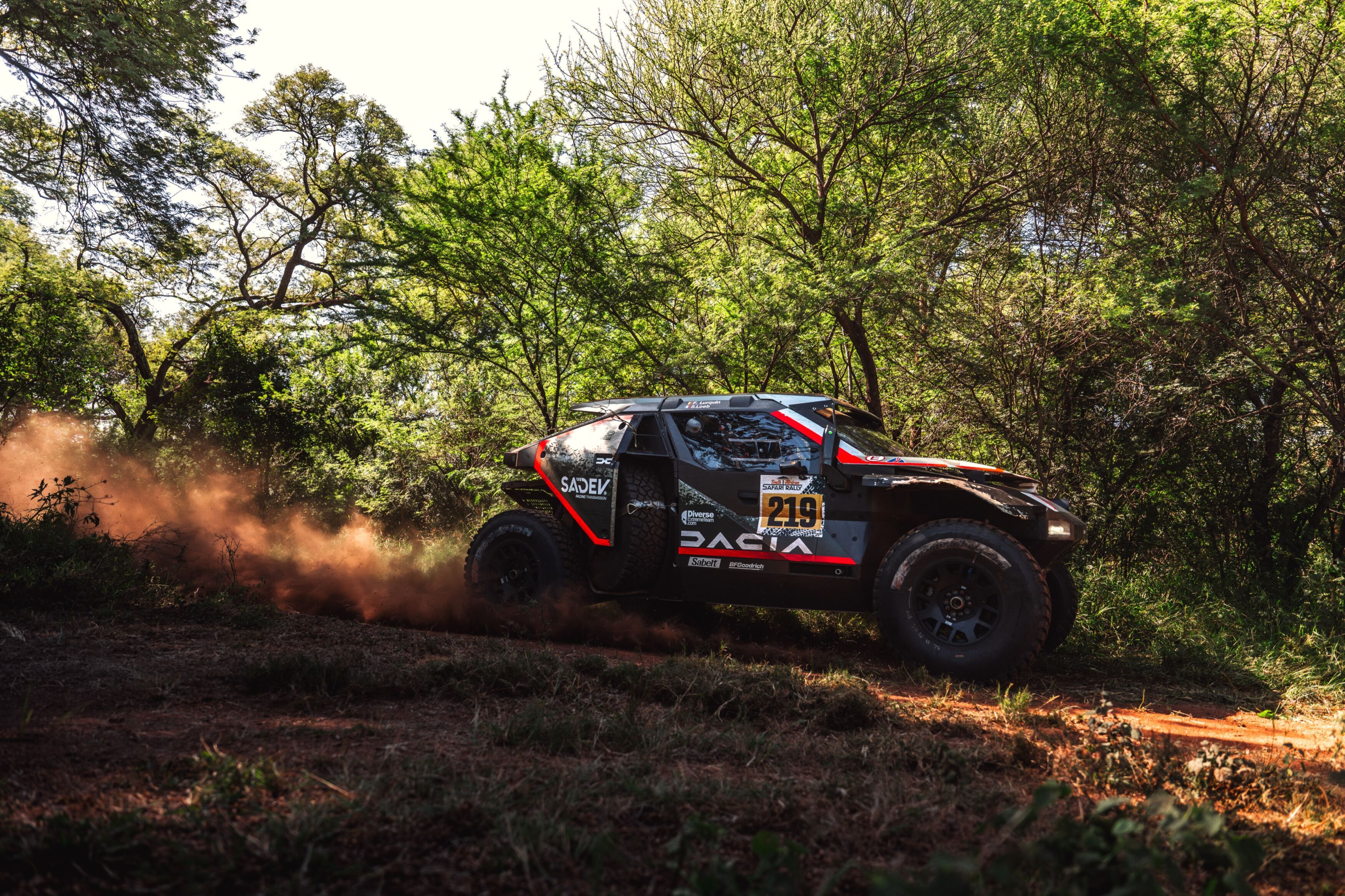 Dacia a făcut retrospectiva primului sezon în raliuri. Al-Attiyah: Uneori, mai și greșim - Poza 11