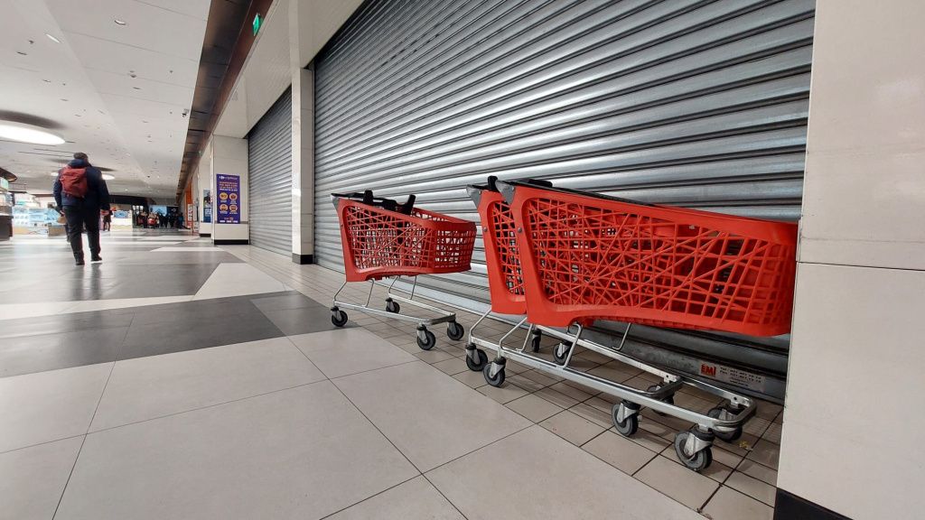 Piedone "žînchide" încă un mall după AFI și Băneasa: controalele ANPC la Sun Plaza - Imagine 15