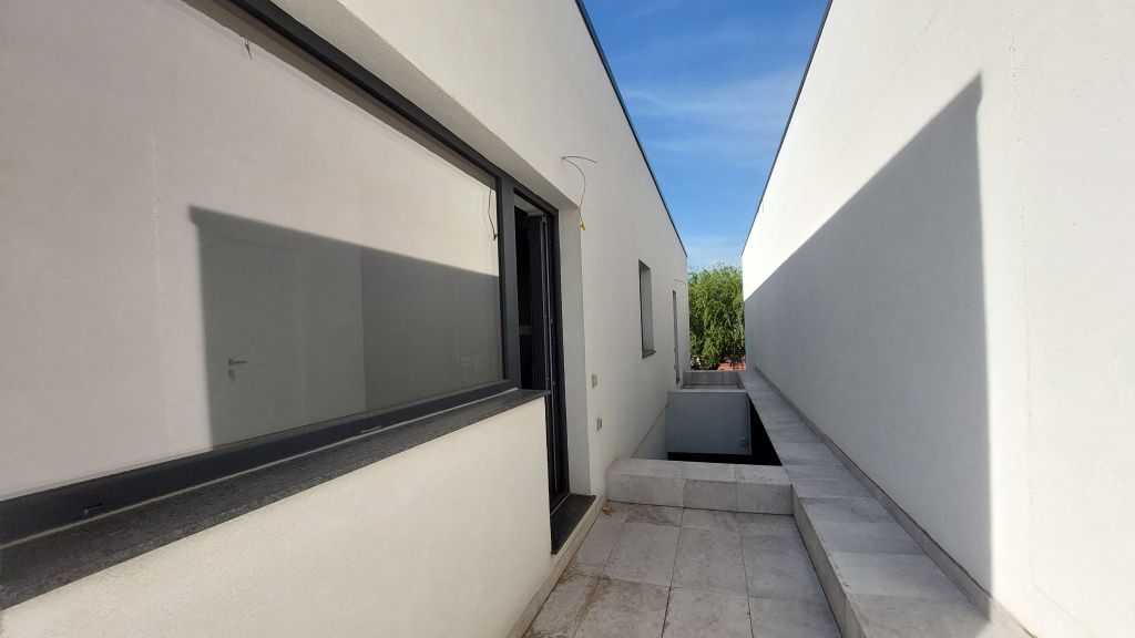 Cum arată o vilă nouă de peste jumătate de milion de euro din zona Pipera - Imagine 56