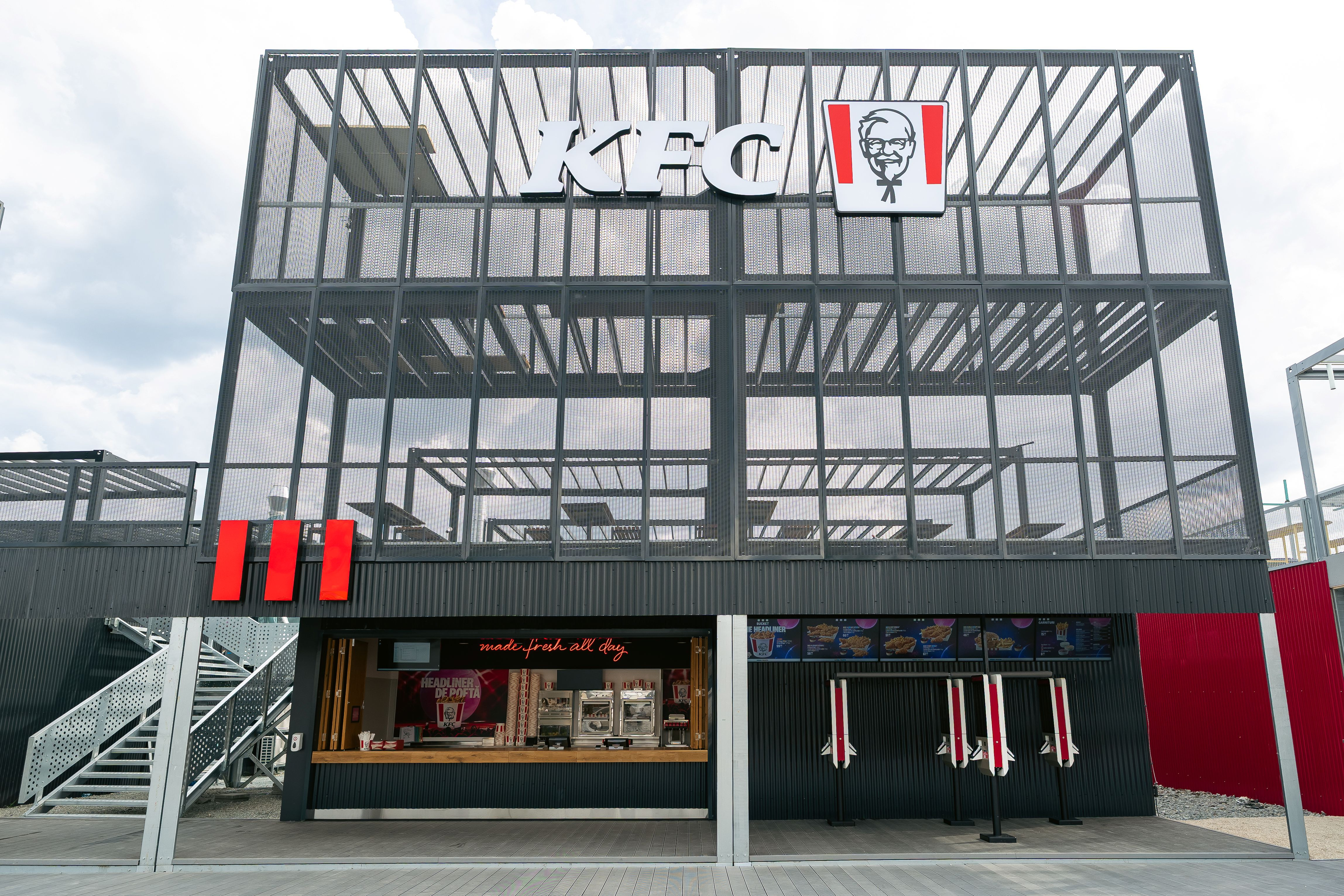 Se deschide un KFC la Costinești: Restaurantul va funcționa în cadrul Nibiru până la 3 dimineața