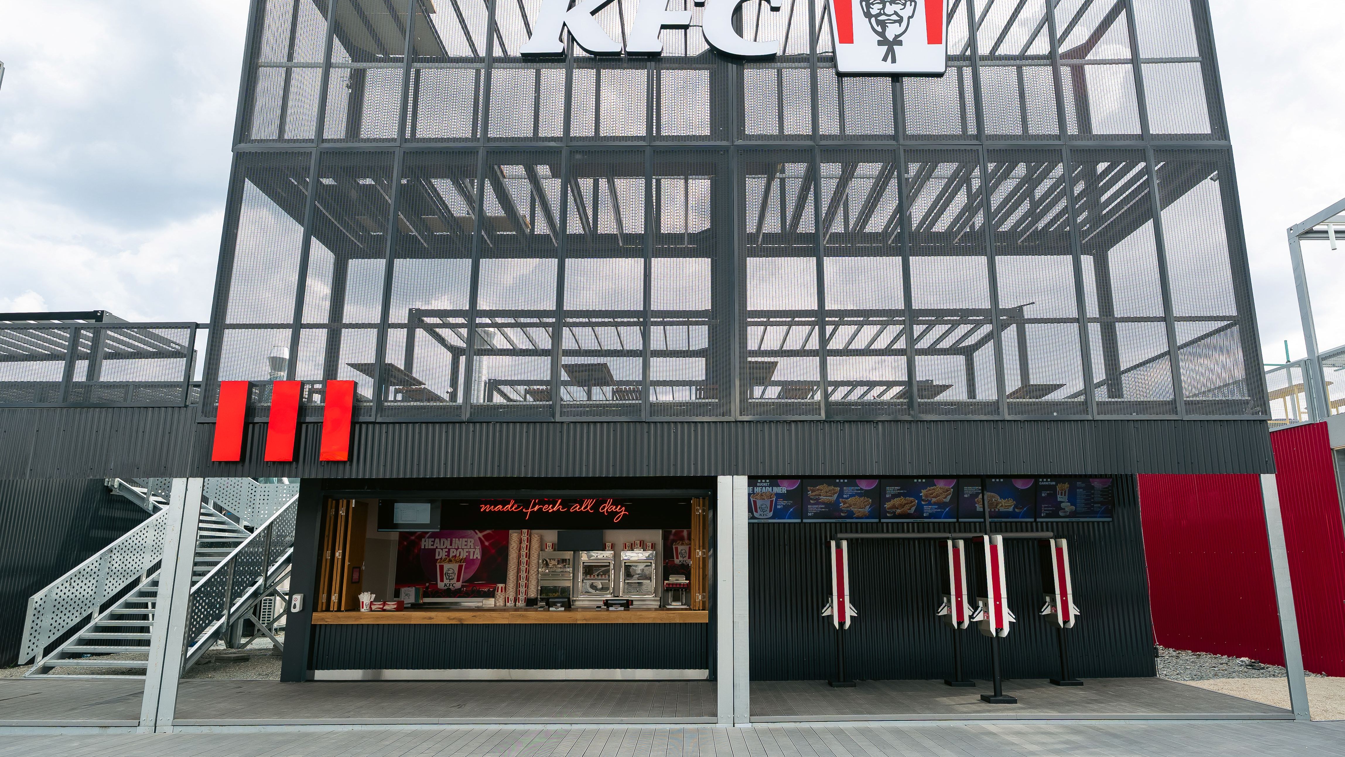 Se deschide un KFC la Costinești: Restaurantul va funcționa în cadrul Nibiru până la 3 dimineața