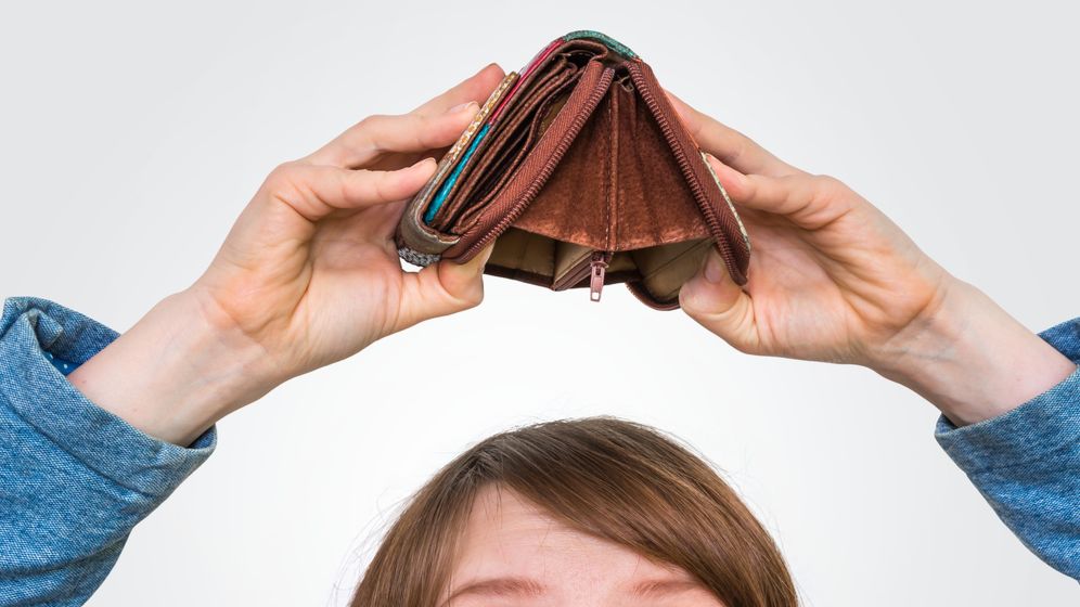 Sondaj: Românii abia se ajung cu banii de la o lună la alta. Mulți nu au pus niciun ban deoparte în ultimul an
