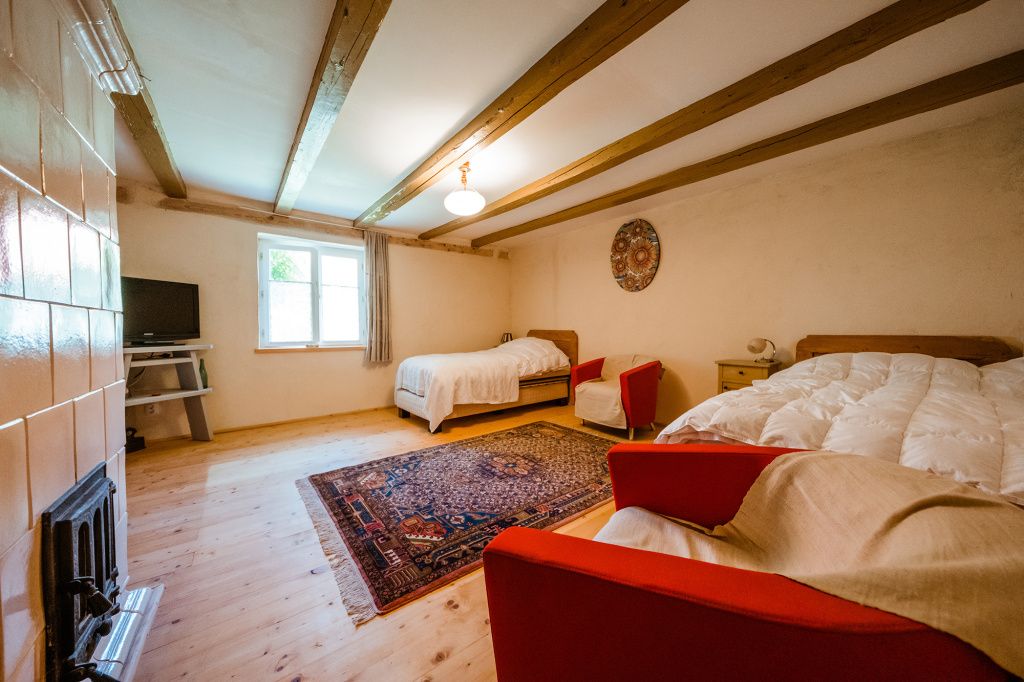 Ansamblu de case tradiționale, scos la vânzare lângă Viscri, satul în care are case regele Char - Imagine 11