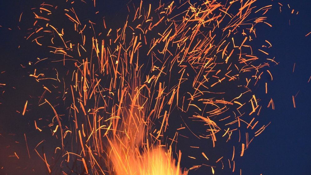 Incendiu pe braţul Sfântu Gheorghe al Dunării. Pompierii nu au intervenit pentru că nu au fost chemați