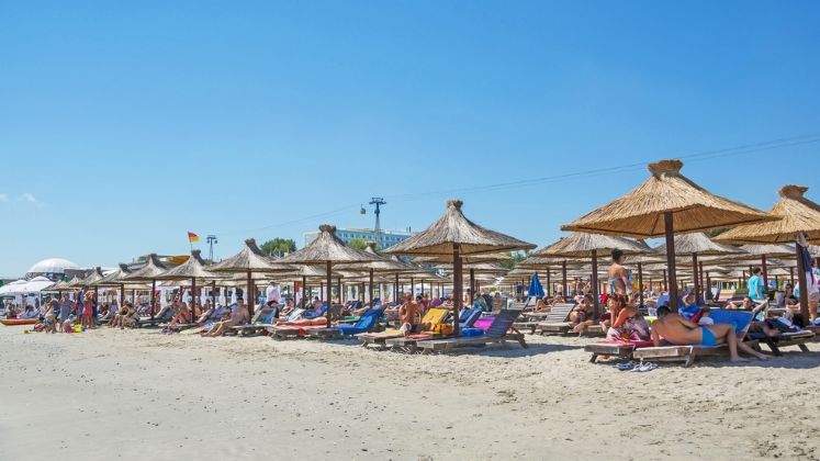 Bucurestenii salveaza litoralul romanesc: merg la mare mai des si cheltuiesc mai multi bani decat cei din alte regiuni