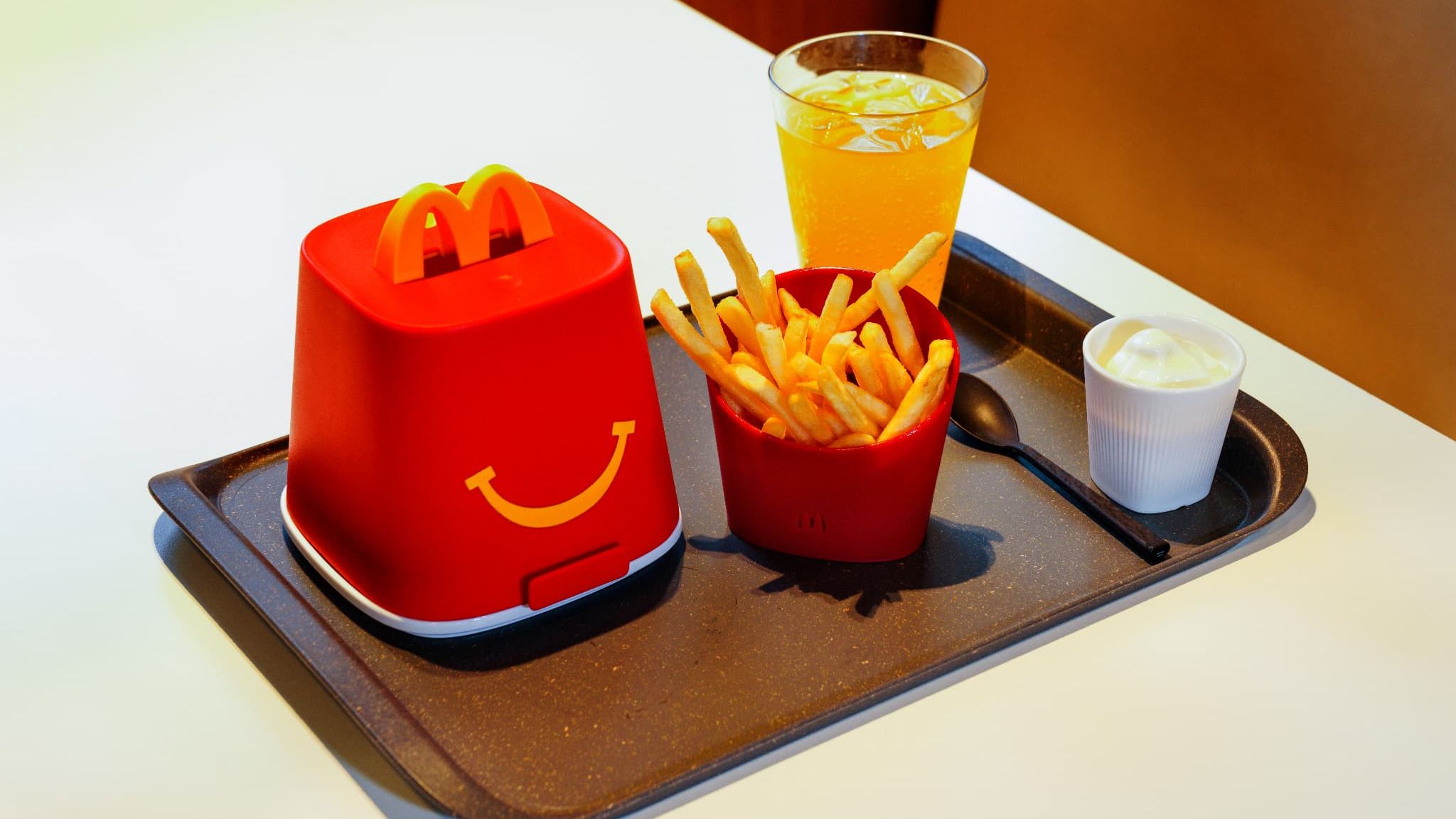 Adio ustensile de unică folosință la McDonald’s. Franța modifică legislația