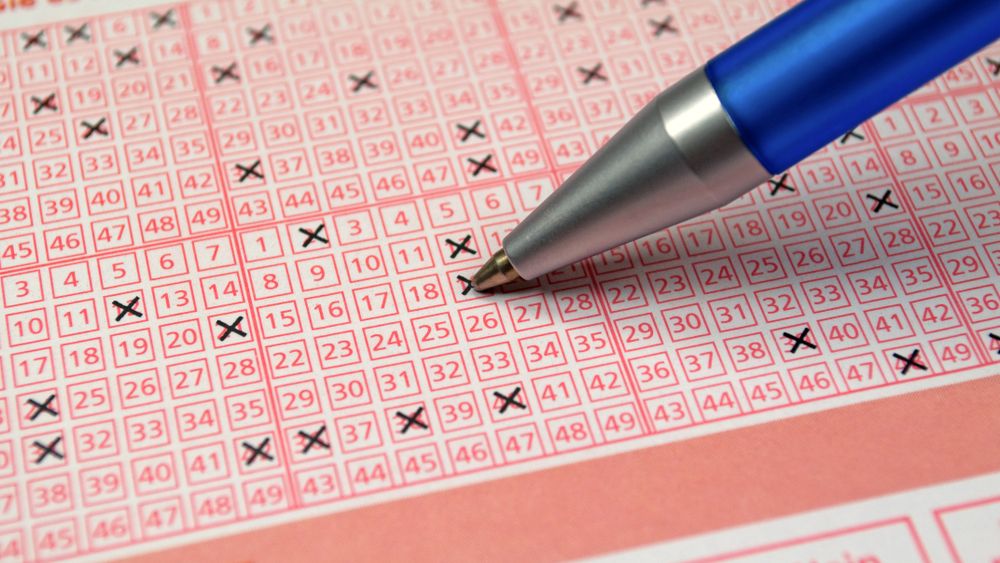 Românii care sunt la plajă și au bilete Loto vor primi premii de 100 de lei