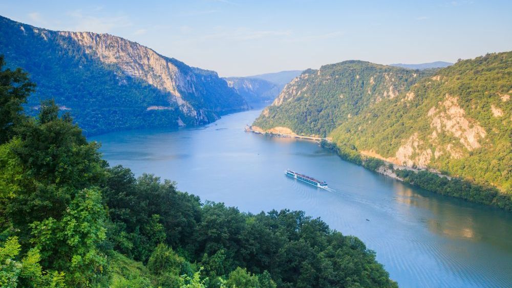 Transporturile vor creșterea traficului pe Dunăre. Ministru: Toate orașele din România situate de-a lungul Dunării vor beneficia de posibilitatea de dezvoltare reală