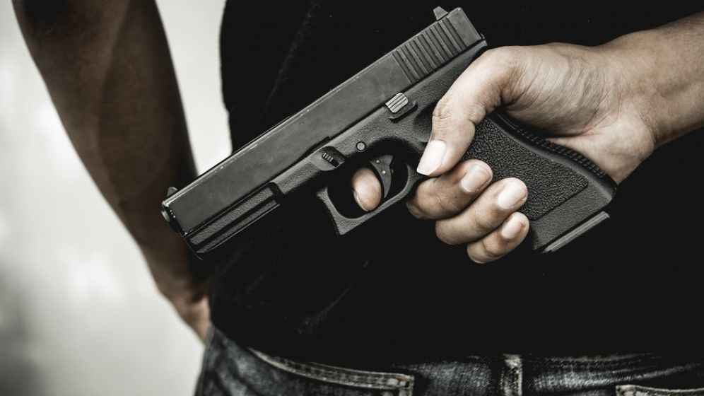 Un barbat a fost amenintat cu un pistol in Constanta. I-a fost furata masina