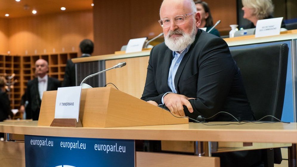 Frans Timmermans își dă demisia din funcţia de vicepreşedinte al Comisiei Europene. Oficialul râvnește la poziția de premier în Olanda