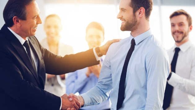 Cele 3 beneficii de care te bucuri cand investesti in bunastarea comunitatii