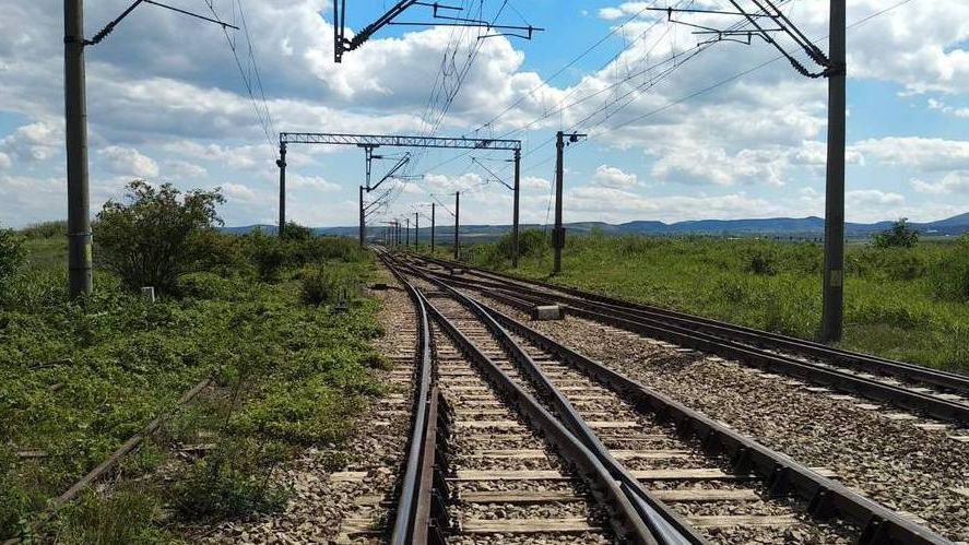Transportul feroviar pierde teren in fata celui rutier. Viteza trenurilor, numarul si parcursul pasagerilor, in scadere in 2018