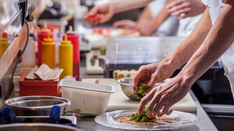 HORA: 60% dintre restaurantele, barurile si cafenele din Romania dau faliment in primele 9 luni de la deschidere
