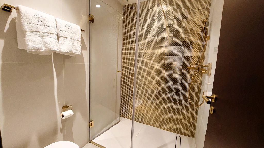 GALERIE FOTO | Cum arată apartamentele milionarei Anja Graf din centrul Capitalei - Imagine 76