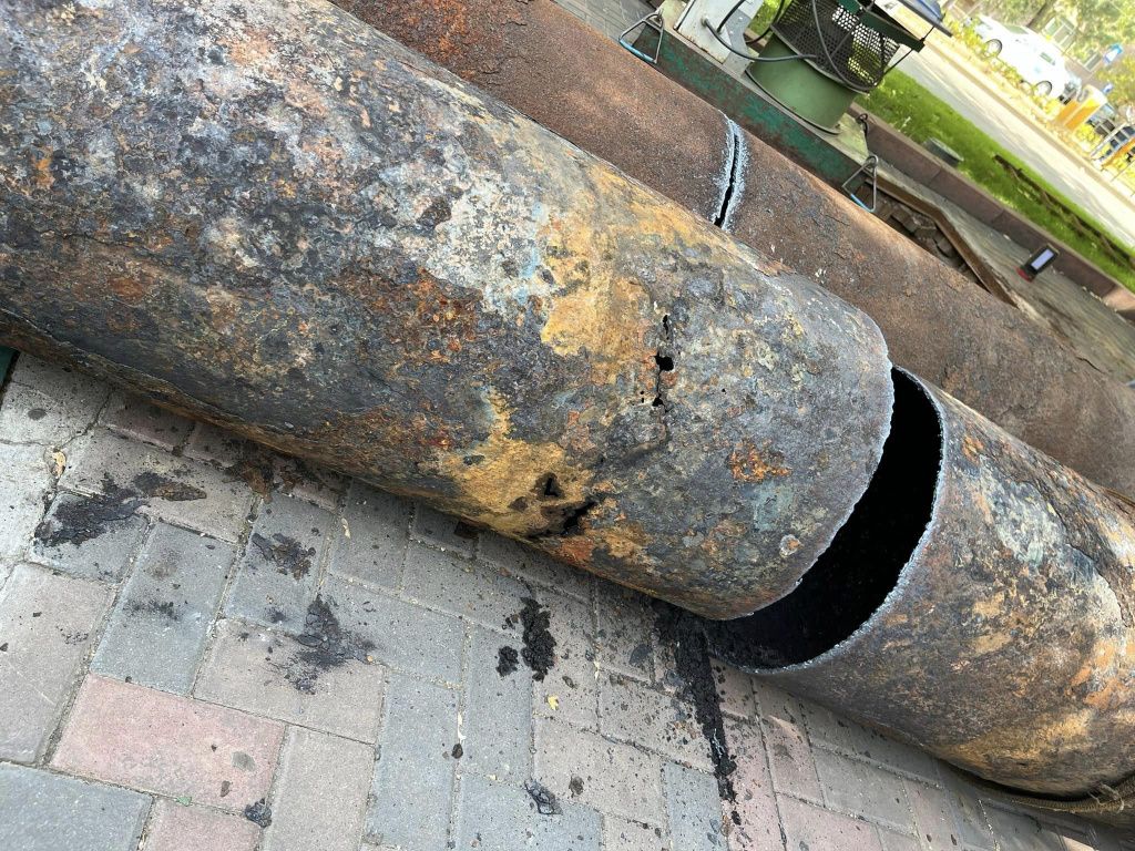 Nicușor Dan: Încheiem anul cu încă 50 km de conducte schimbați. Cum arătau conductele vechi - Imagine 8