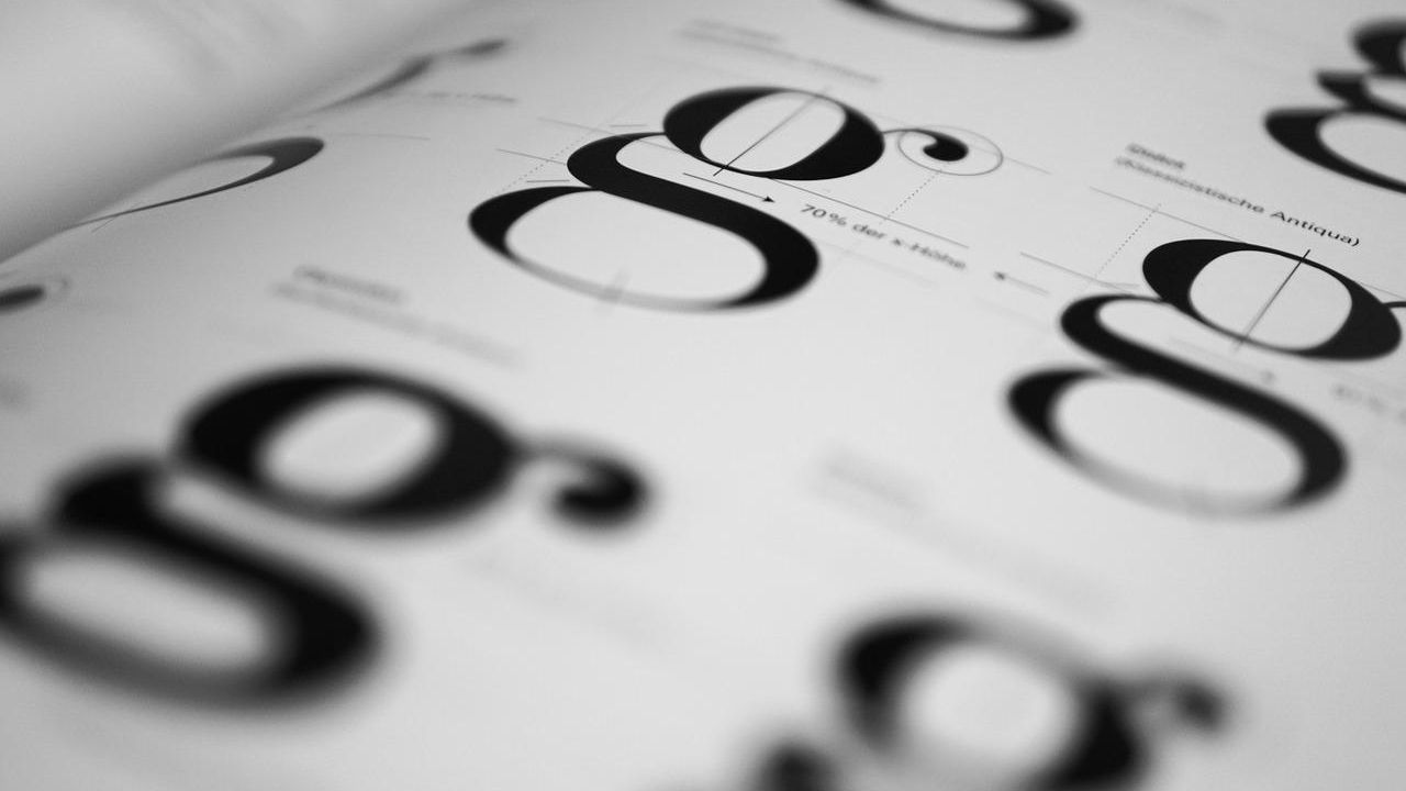 Fonturile Arial, Times New Roman și Helvetica, blocate în Rusia. Compania care le deține a confirmat ”sancțiunile”