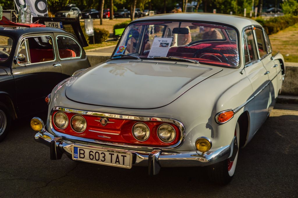 GALERIE FOTO | Mașinile comunismului au făcut baie de mulțime la Operă - Imagine 7