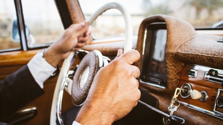 5 obiceiuri care iti afecteaza masina
