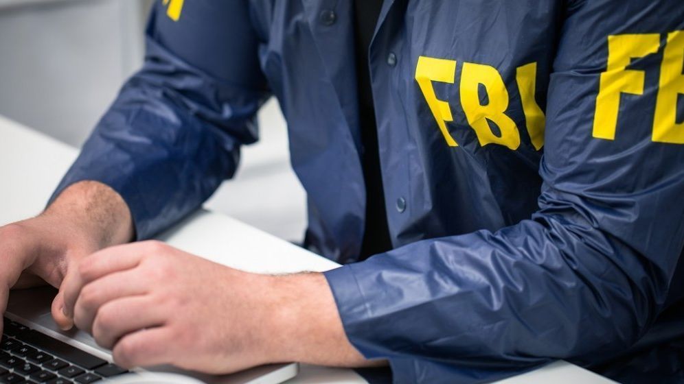 FBI face percheziții în România: gruparea de români „Sandu Syndicate” a fraudat statul California