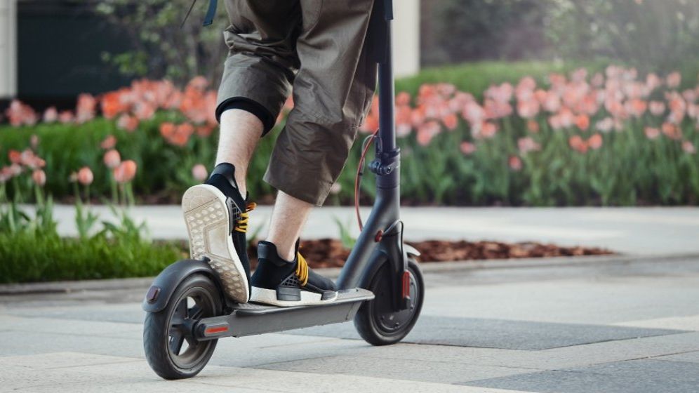 "STOP agresivităţii". Liderul deputaților PNL vrea limitarea vitezei trotinetelor electrice pe drumurile publice
