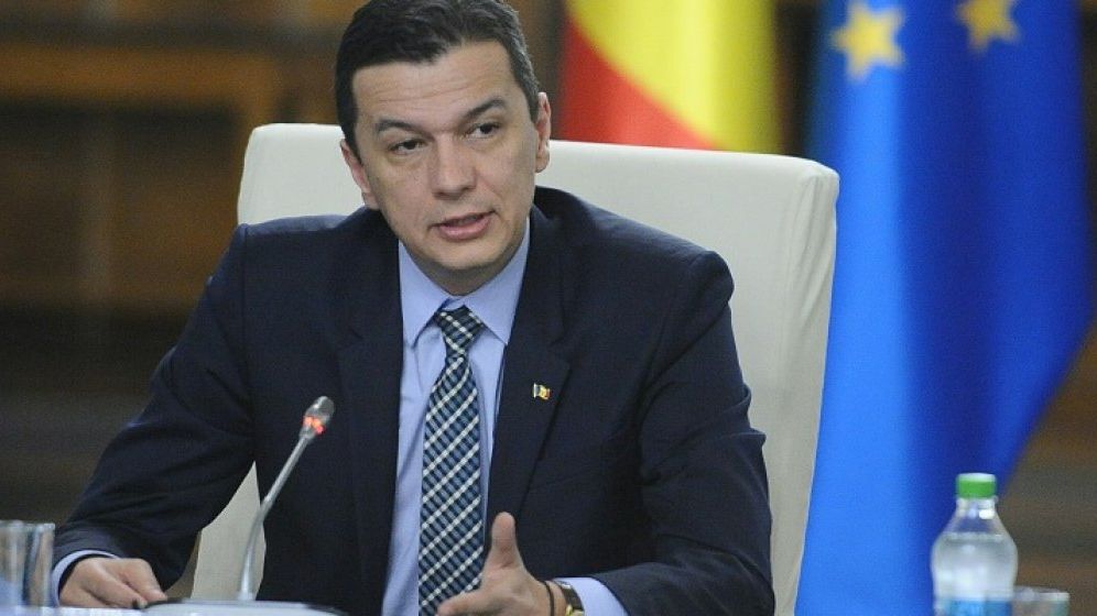 Sorin Grindeanu a angajat doua consiliere cu experienta zero: fosta miss Buzau si fiica fostului vicepremier Paul Stanescu