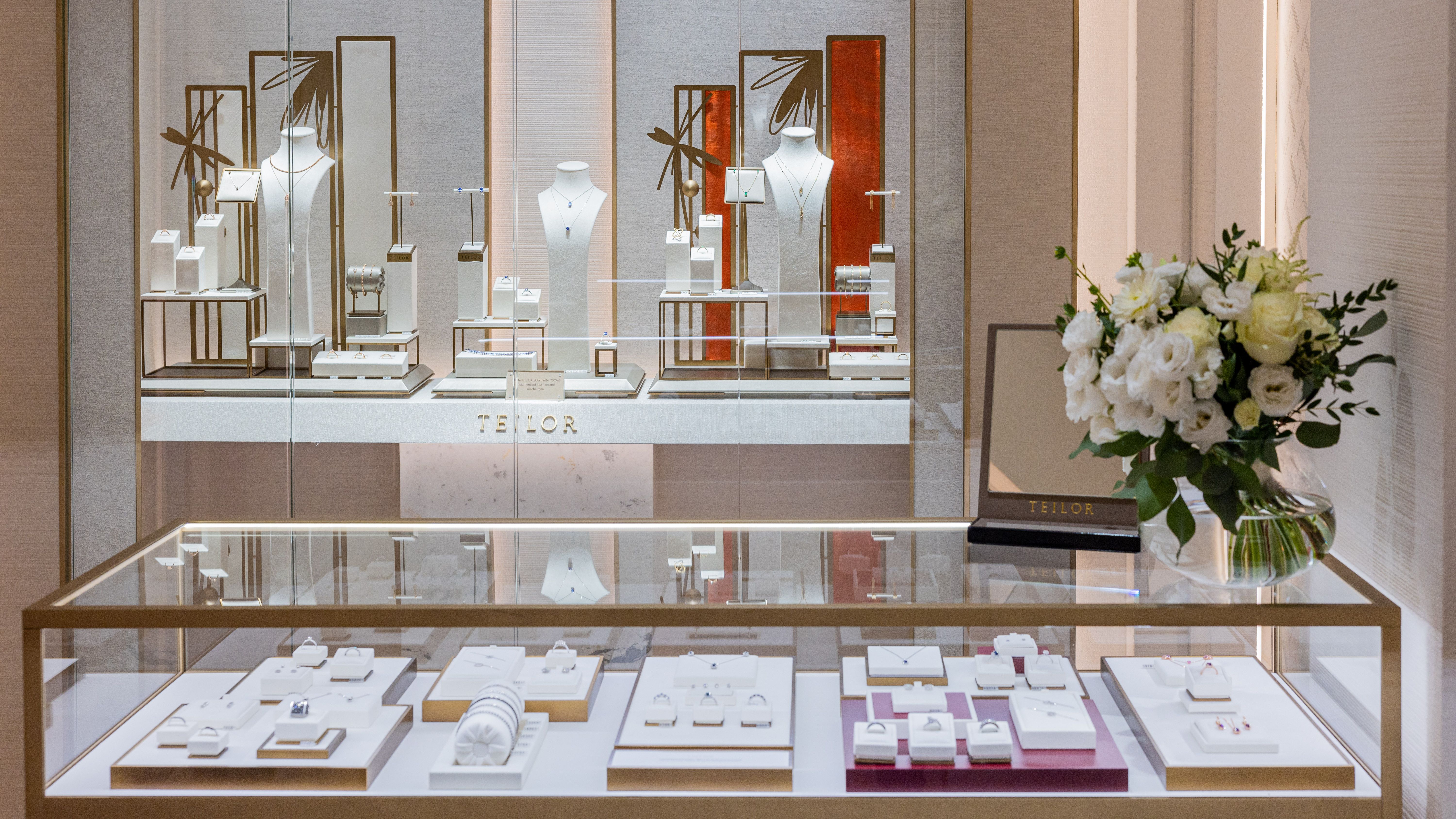 FOTO | Românii de la Teilor invadează piața de bijuterii din Polonia, unde deschid al șaptelea magazin