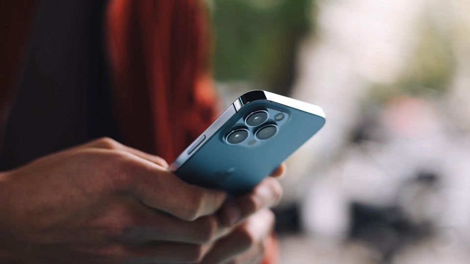 Apple lansează „plata pe caiet”: fanii iPhone își vor putea lua mai ușor smartphone-uri