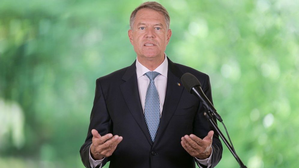 Iohannis: Miracolul Învierii să ne întărească în credinţă şi să primim Lumina Sfântă cu speranţă şi iubire